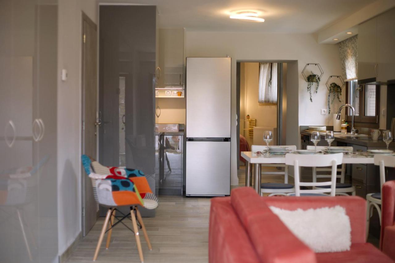 Το Σπίτι Της Ευτυχίας Σουίτα Apartment Karpenisi Ngoại thất bức ảnh