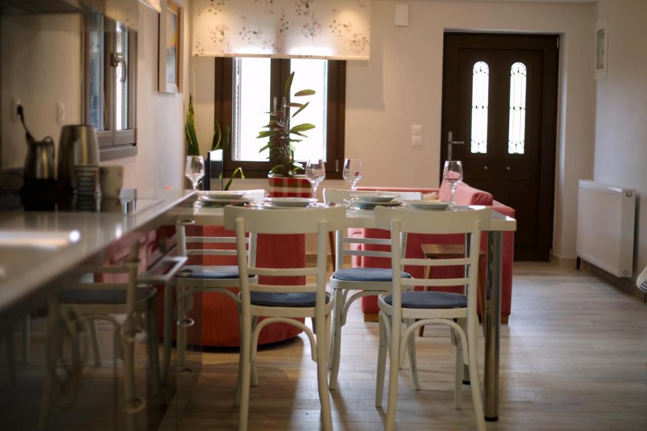 Το Σπίτι Της Ευτυχίας Σουίτα Apartment Karpenisi Ngoại thất bức ảnh