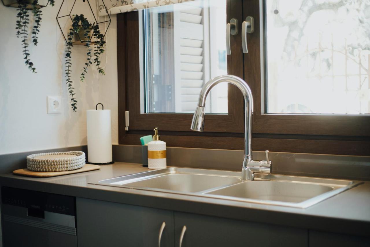 Το Σπίτι Της Ευτυχίας Σουίτα Apartment Karpenisi Ngoại thất bức ảnh